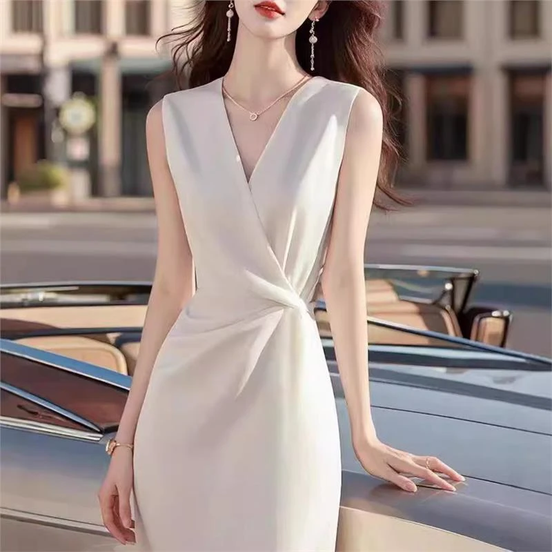 2025高端女神范正式场合气质长裙高级感白色无袖连衣裙子女夏季