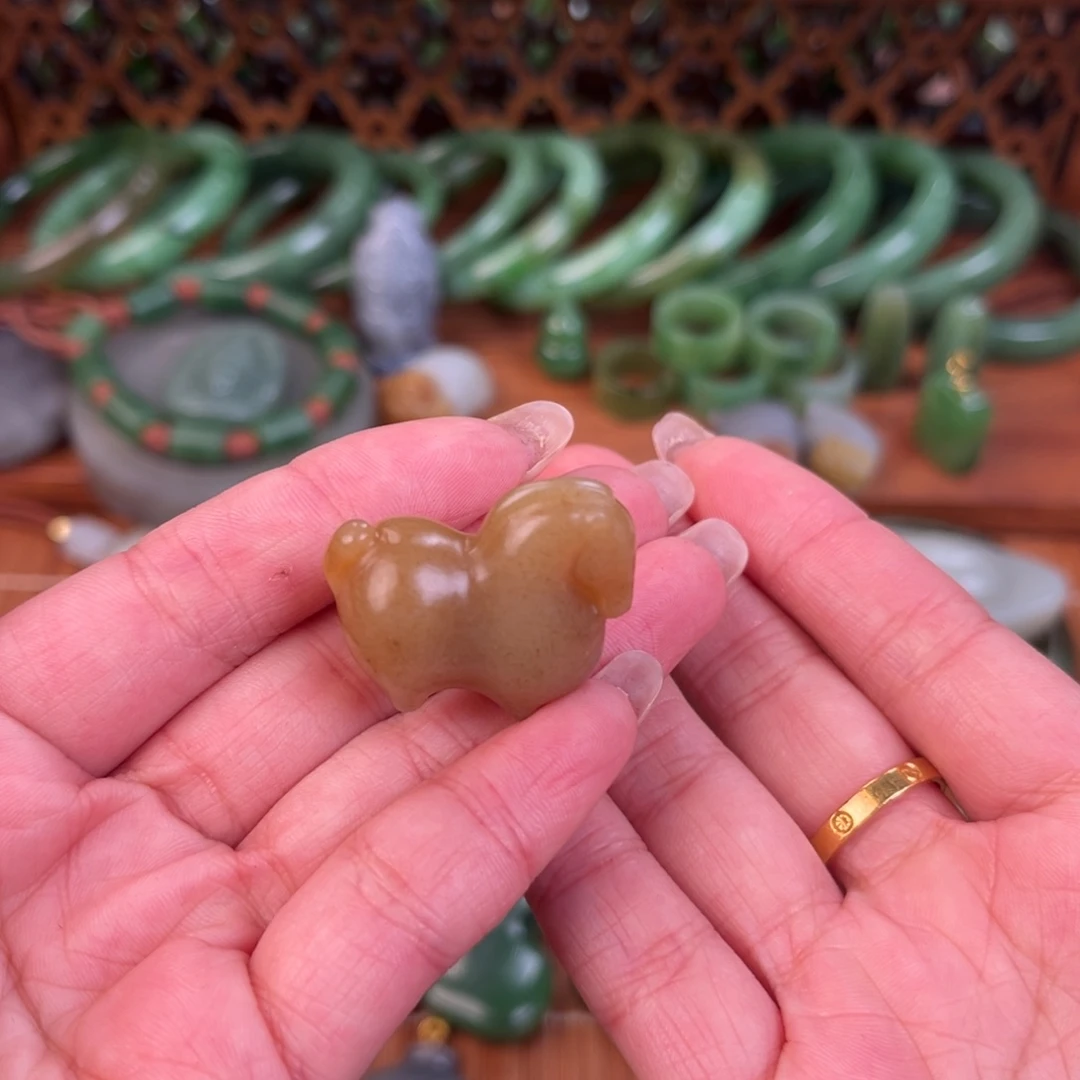 小****和田玉（糖玉）未镶嵌颈饰