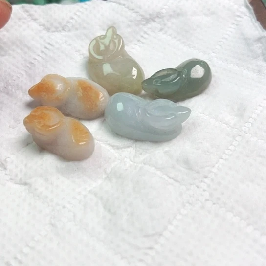 翡翠颈饰未镶嵌财****贝吊坠