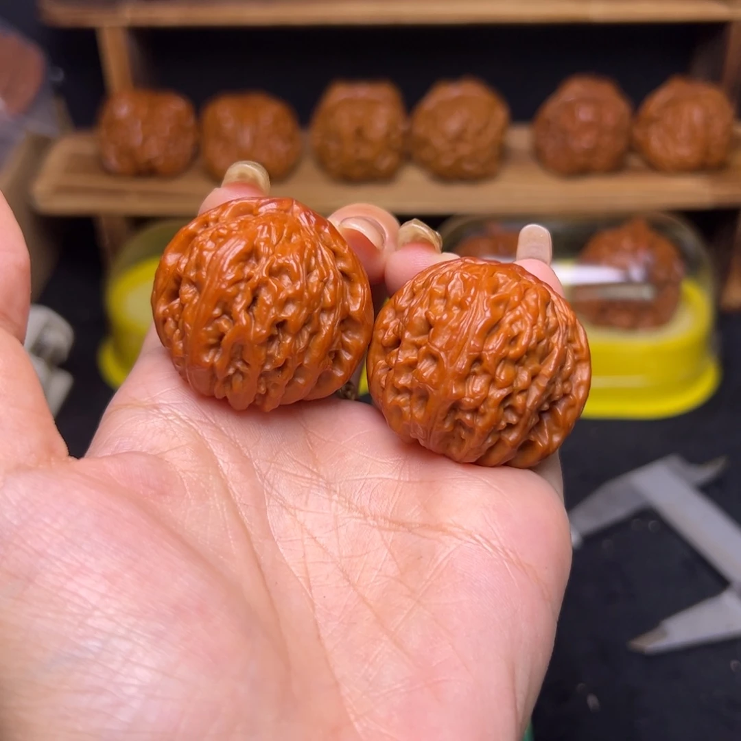 T***）桃核把件白狮子福利