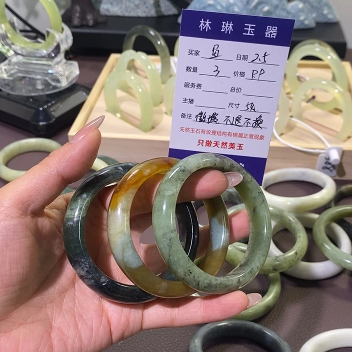 蛇纹石玉手镯未镶嵌