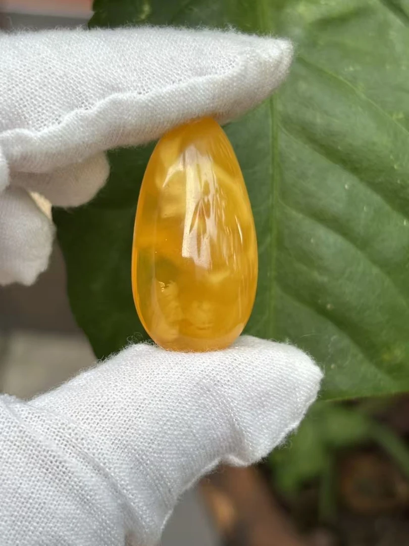 3502天然蜜蜡琥珀鸡油红水滴18x34.8x8.5mm