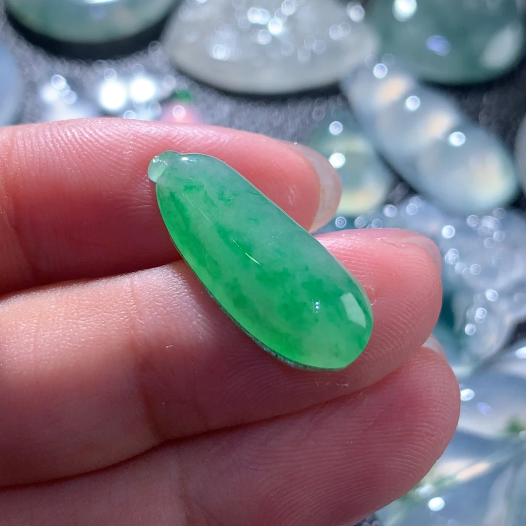 翡翠颈饰未镶嵌缅甸