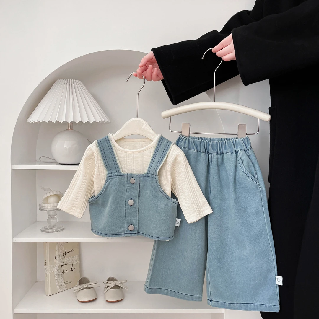 女孩春季牛仔套装2025新款女童打底衫吊带背心阔腿牛仔裤三件套潮