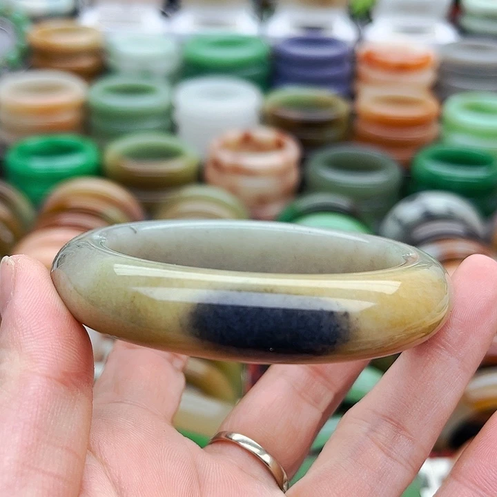 未镶嵌手镯（圆镯）石英质玉