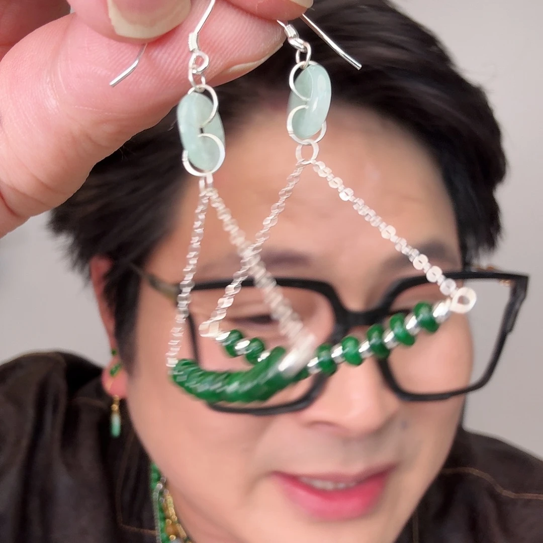 翡翠未镶嵌颈饰一对