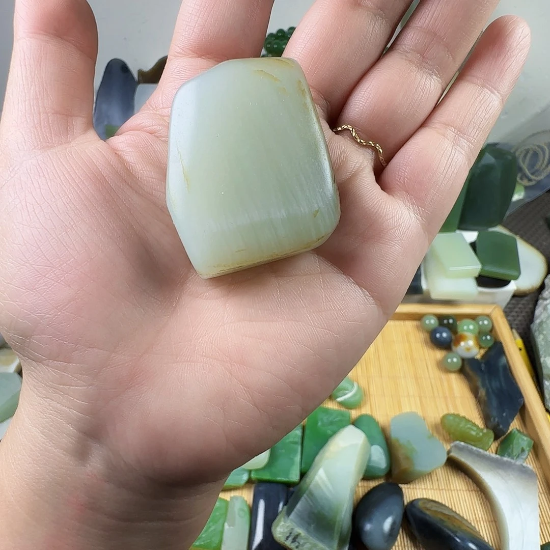 枫***了和田玉未镶嵌颈饰