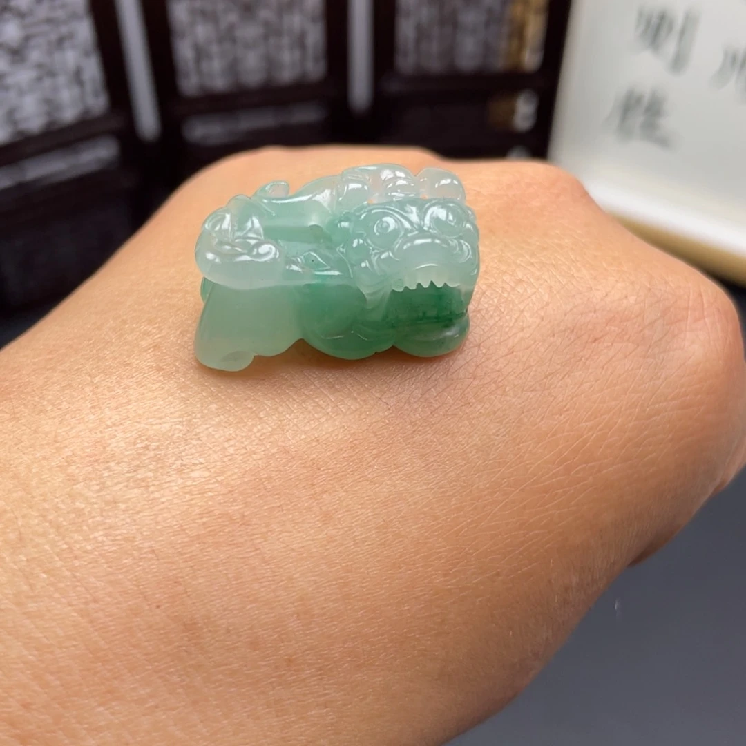 颈饰未镶嵌石英质玉