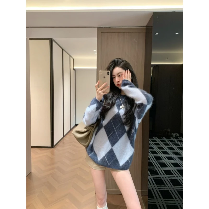 2025新款秋冬季时尚休闲灰色菱格针织衫慵懒风百搭显瘦短裤两件套