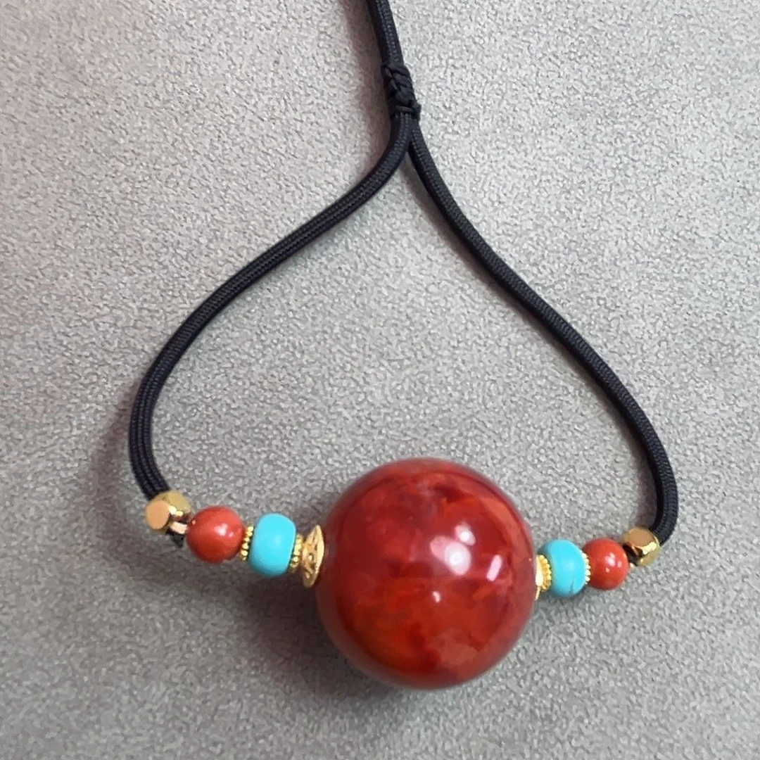 南红玛瑙合金吊坠