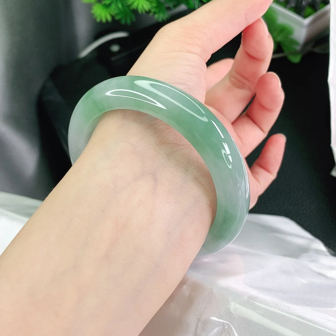 翡翠手镯未镶嵌57圈