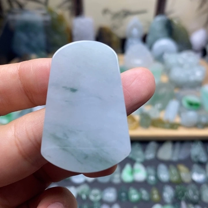 翡翠未镶嵌颈饰无事牌