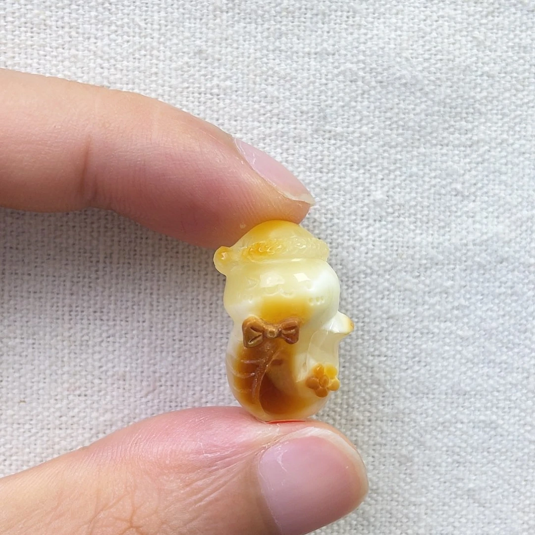 裸石琥珀未镶嵌小蛇