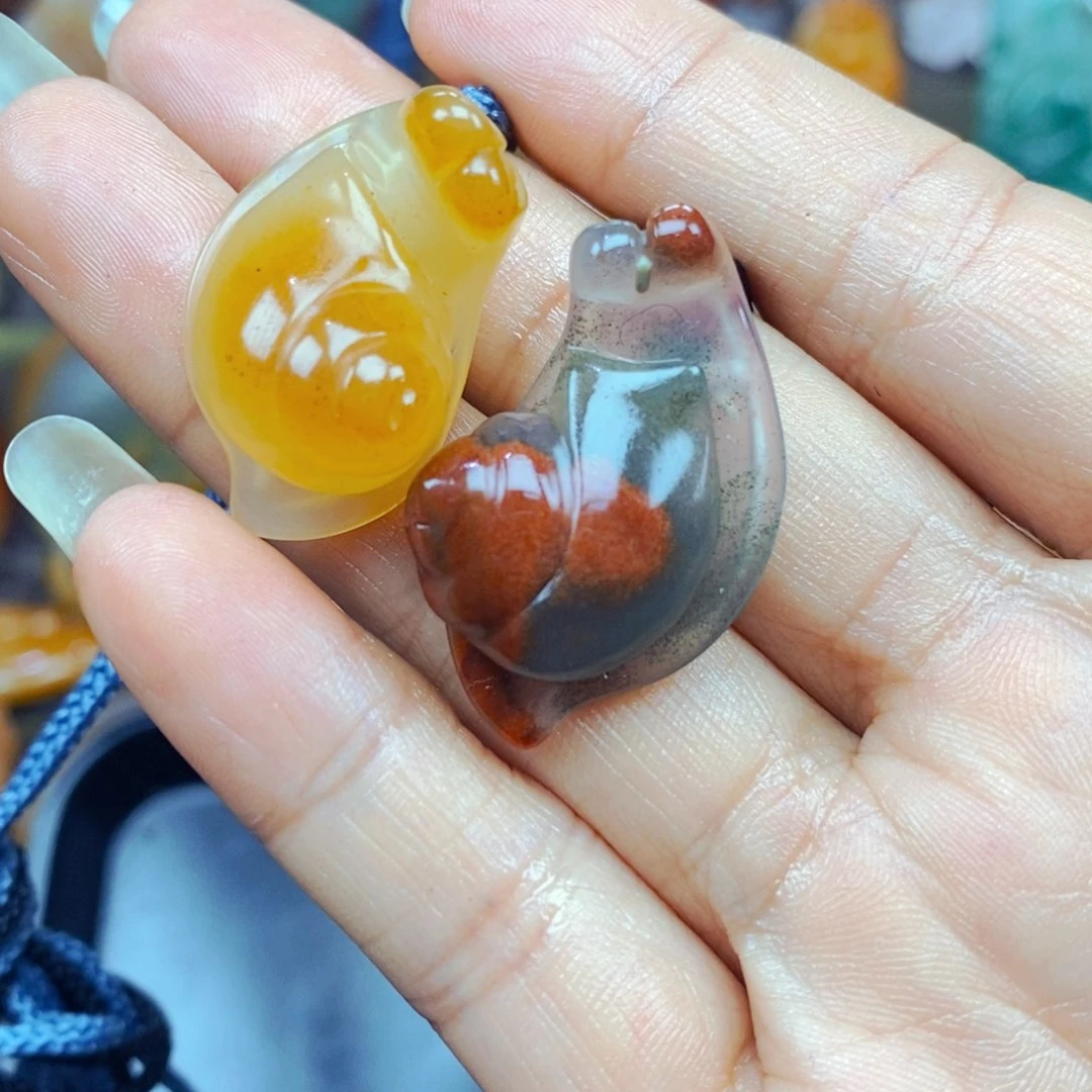 石英质玉（黄龙玉）未镶嵌颈饰