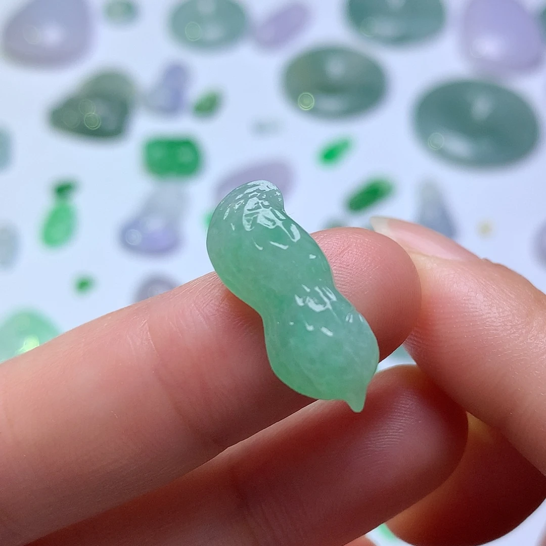 翡翠未镶嵌颈饰好事发生