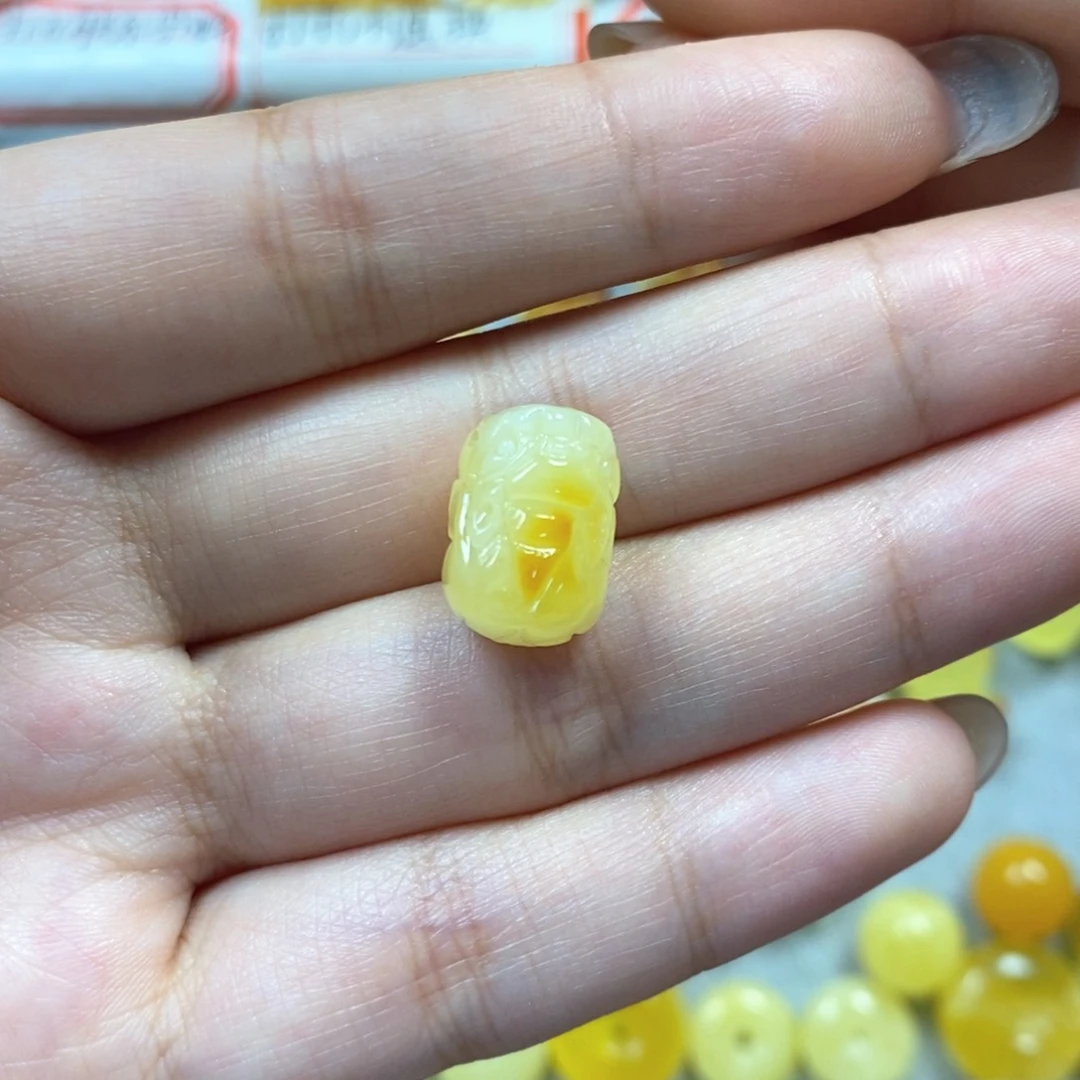 未镶嵌颈饰琥珀貔貅