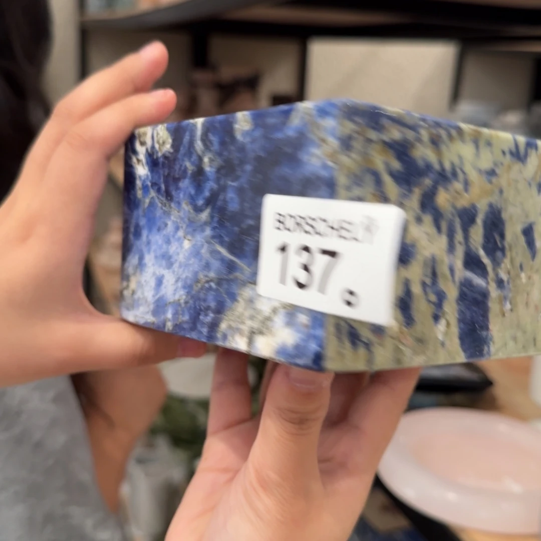 大理石137。    不缺爱。