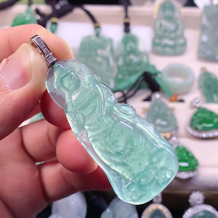 翡翠颈饰未镶嵌翡翠