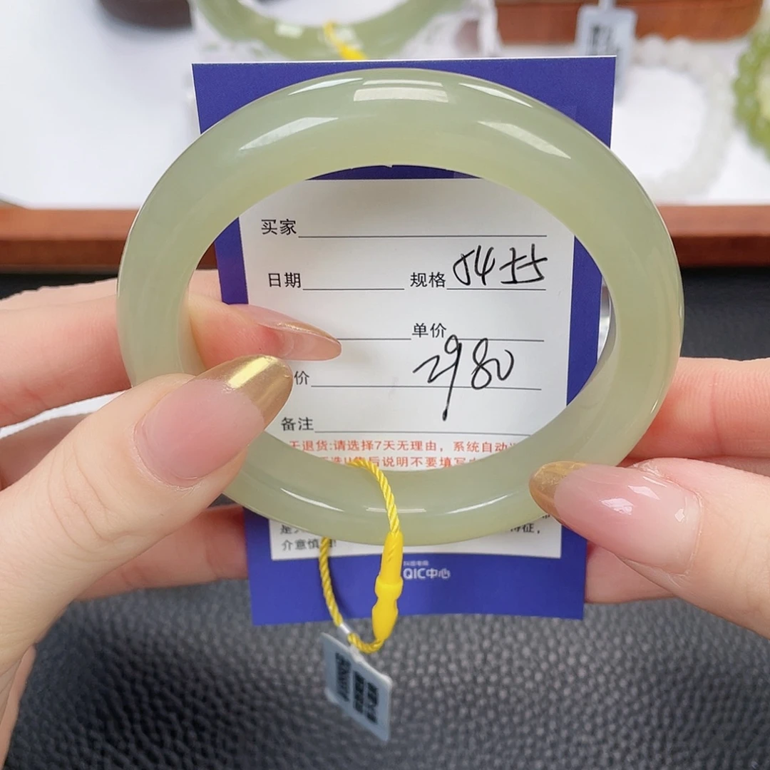 和田玉未镶嵌手镯