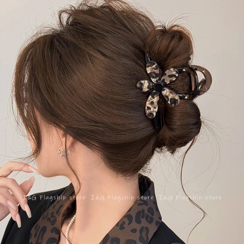 豹纹花朵头发抓夹女高级感2025新款鲨鱼夹后脑勺高马尾盘发夹