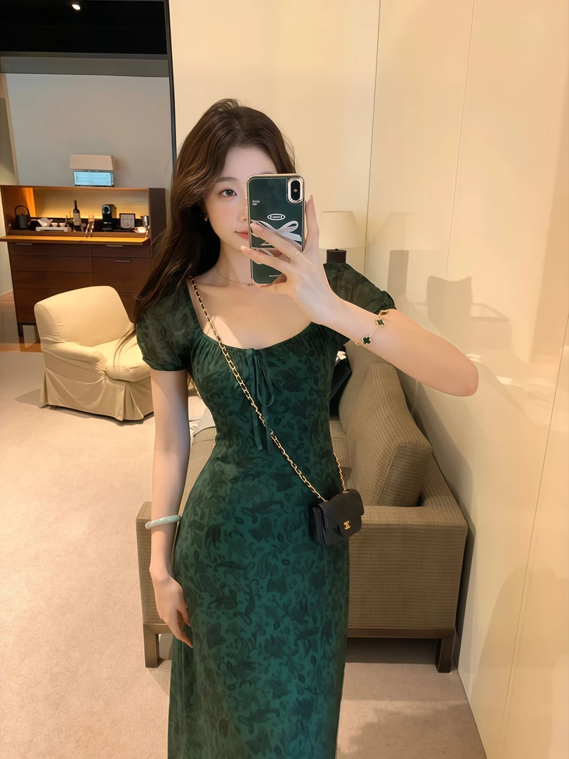 显瘦复古吊带纯欲衣服打底连衣裙夏季泡泡袖修身连衣裙洋气衣服女