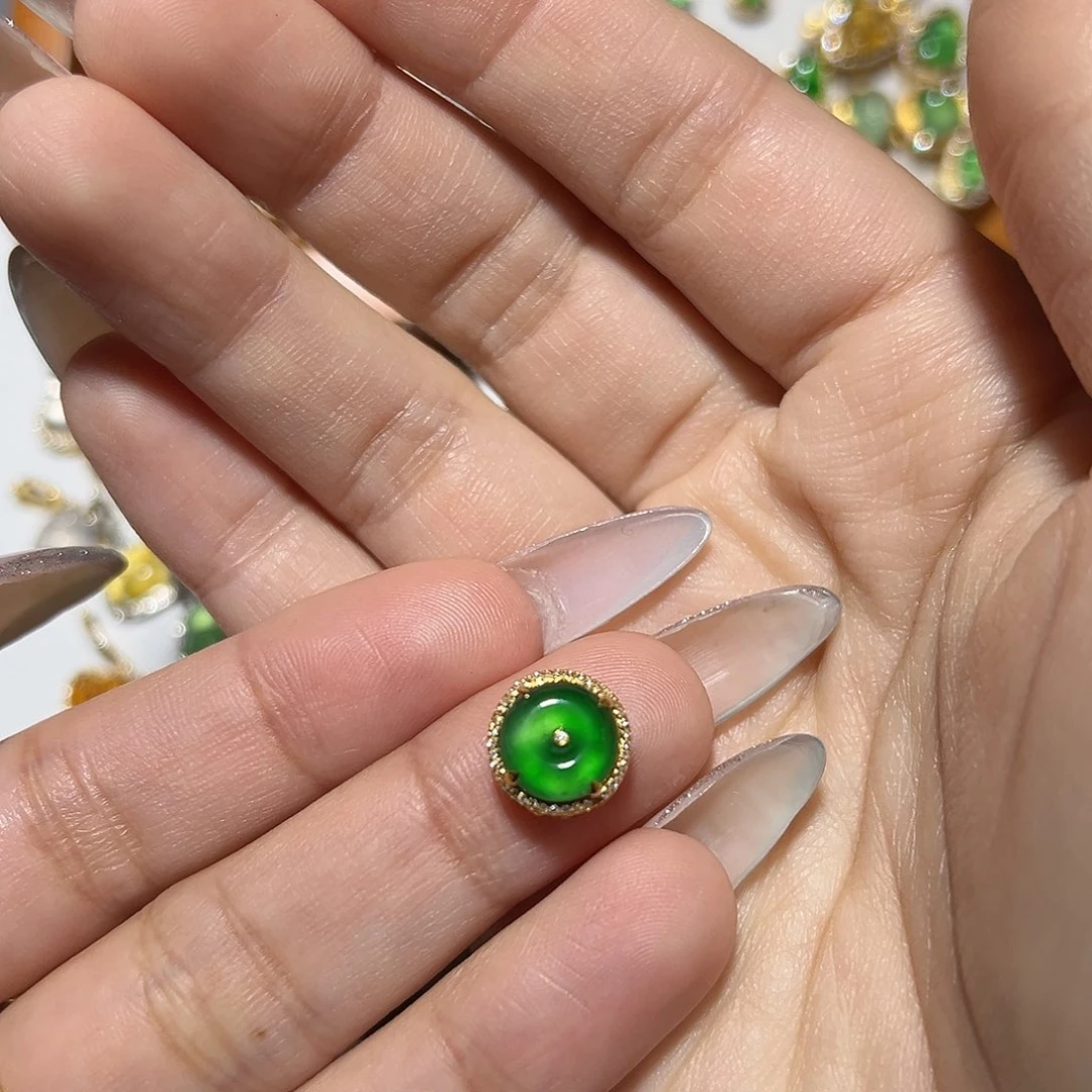翡翠18K金镶嵌颈饰