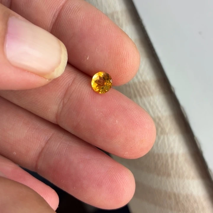 未镶嵌黄晶笔搁裸石圆6一粒