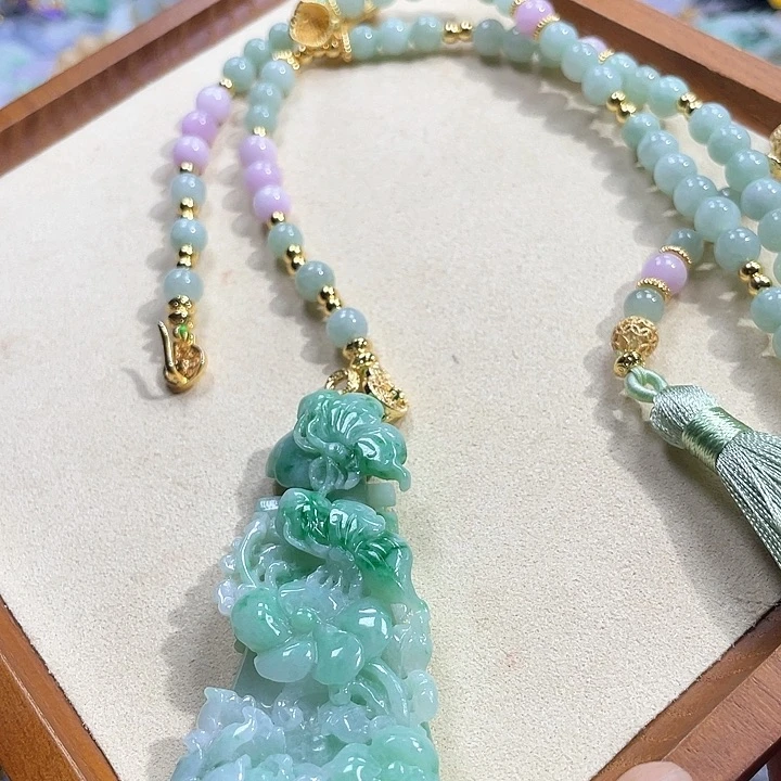 翡翠颈饰未镶嵌翡翠吊坠