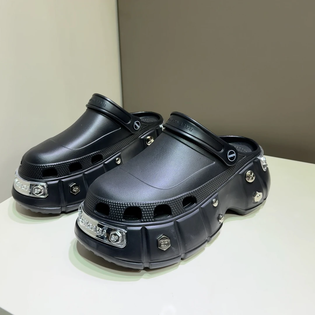 夏季素面纯色厚底耐磨包头洞洞鞋百搭沙滩鞋网红ins学生软底