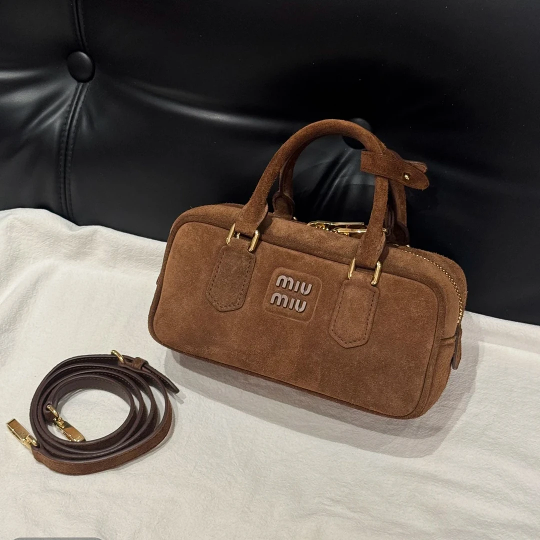 99新 MIU MIU/缪缪 壹所奢品/保龄球棕色麂皮金扣/14587456/yy