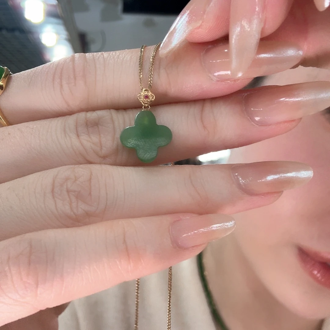 和田玉吊坠(不含链)18K金镶嵌