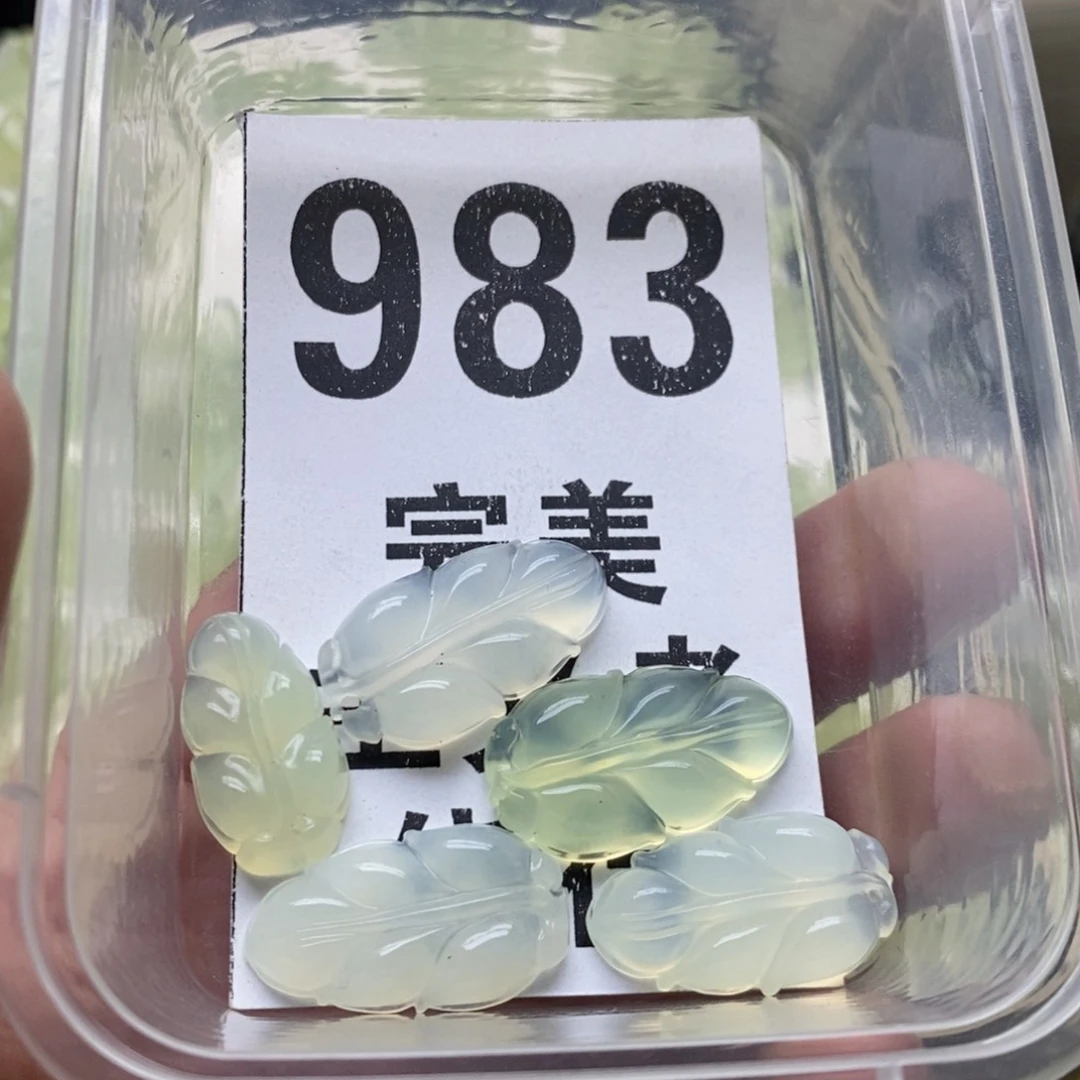 蛇纹石玉未镶嵌挂坠