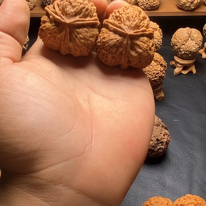 桃木红珊瑚狮子头40尺文玩核桃