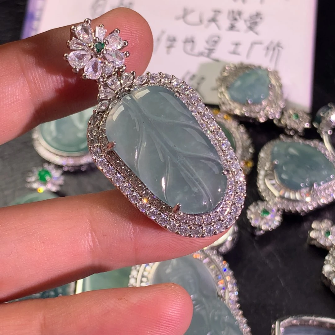 翡翠未镶嵌颈饰叶子