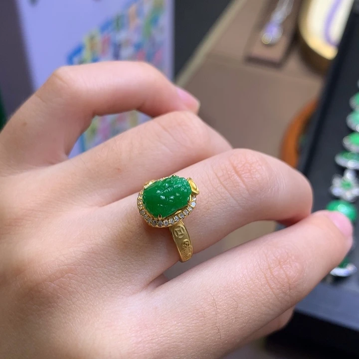 翡翠18K金镶嵌颈饰翡翠