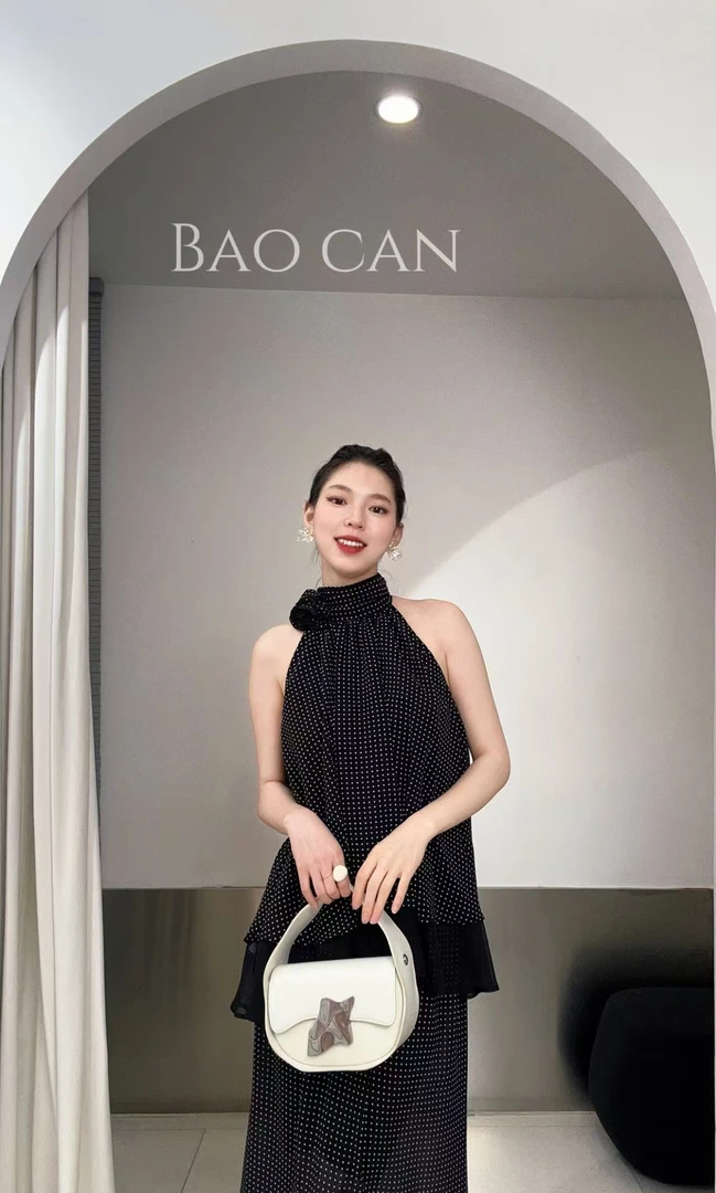 LACERTA黑色波点雪纺立体花朵超长飘带挂脖背心