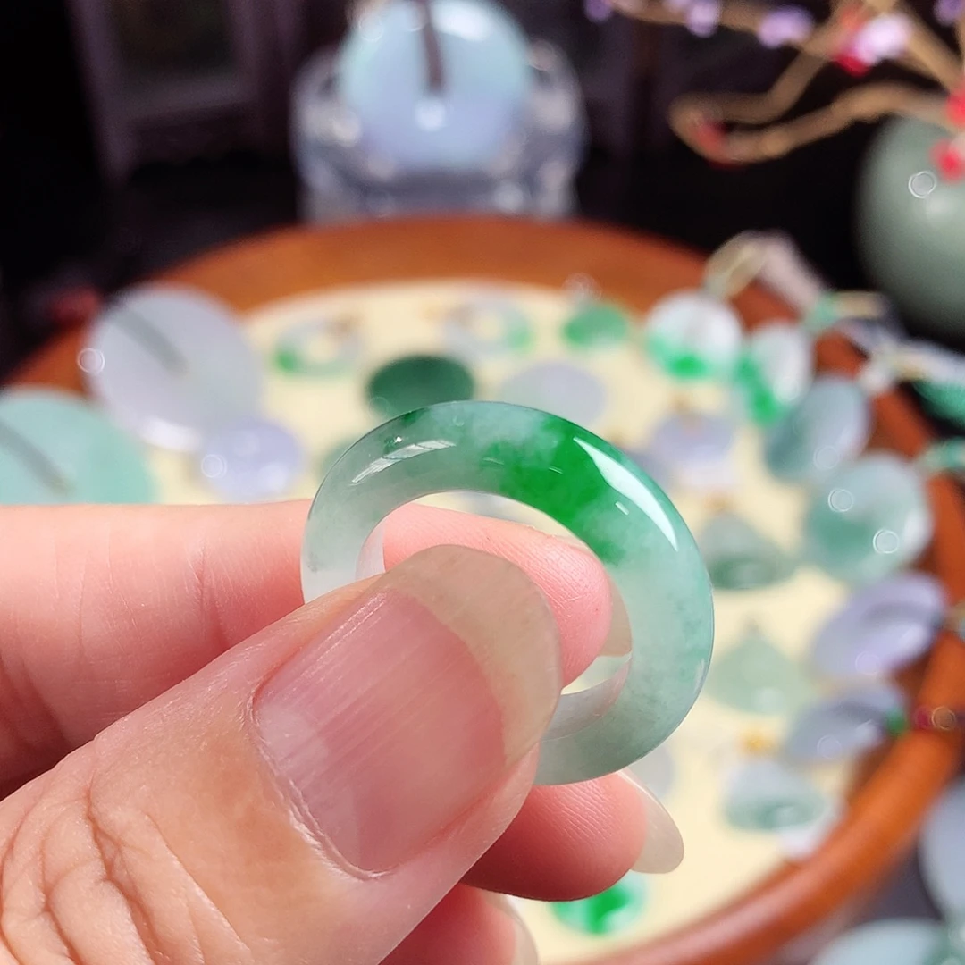 翡翠未镶嵌颈饰吊坠