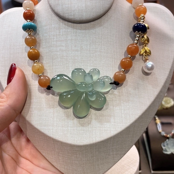 蛇纹石玉颈饰未镶嵌