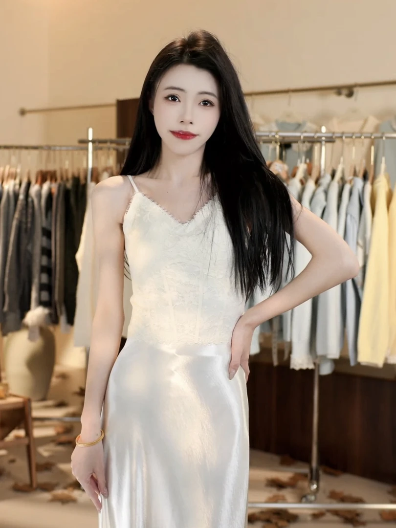 2025v领蕾丝吊带背心女外穿带胸垫文胸一体内搭打底鱼骨胸衣U070