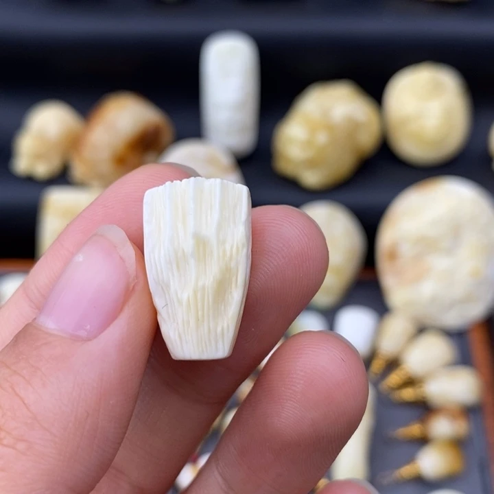 琥珀未镶嵌裸石12三通c514