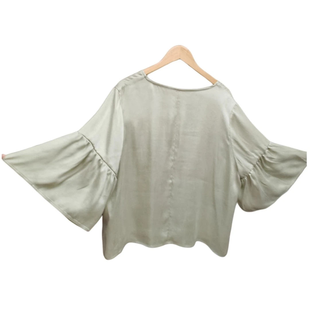 圆圆大码《薄荷》铜氨丝上衣叭喇袖小衫