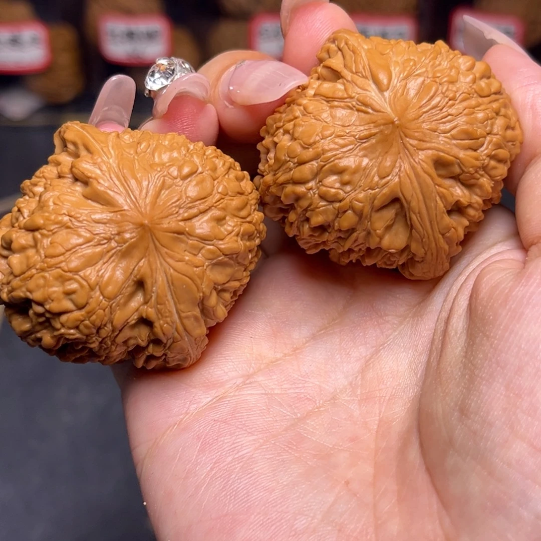 文玩核桃吊坠和尚头