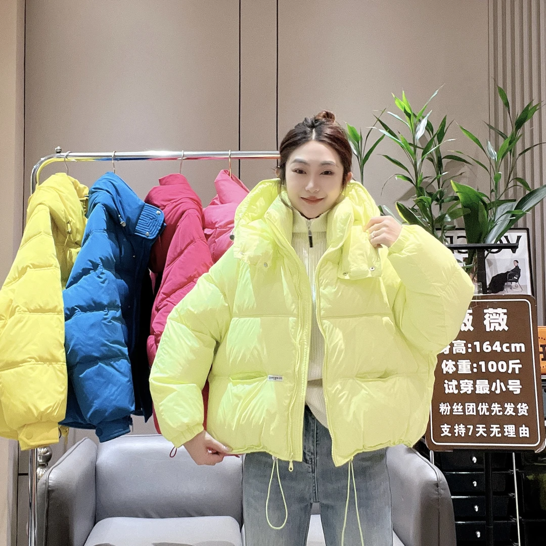 女秋冬厚款休闲常规款保暖短款加厚外套6108