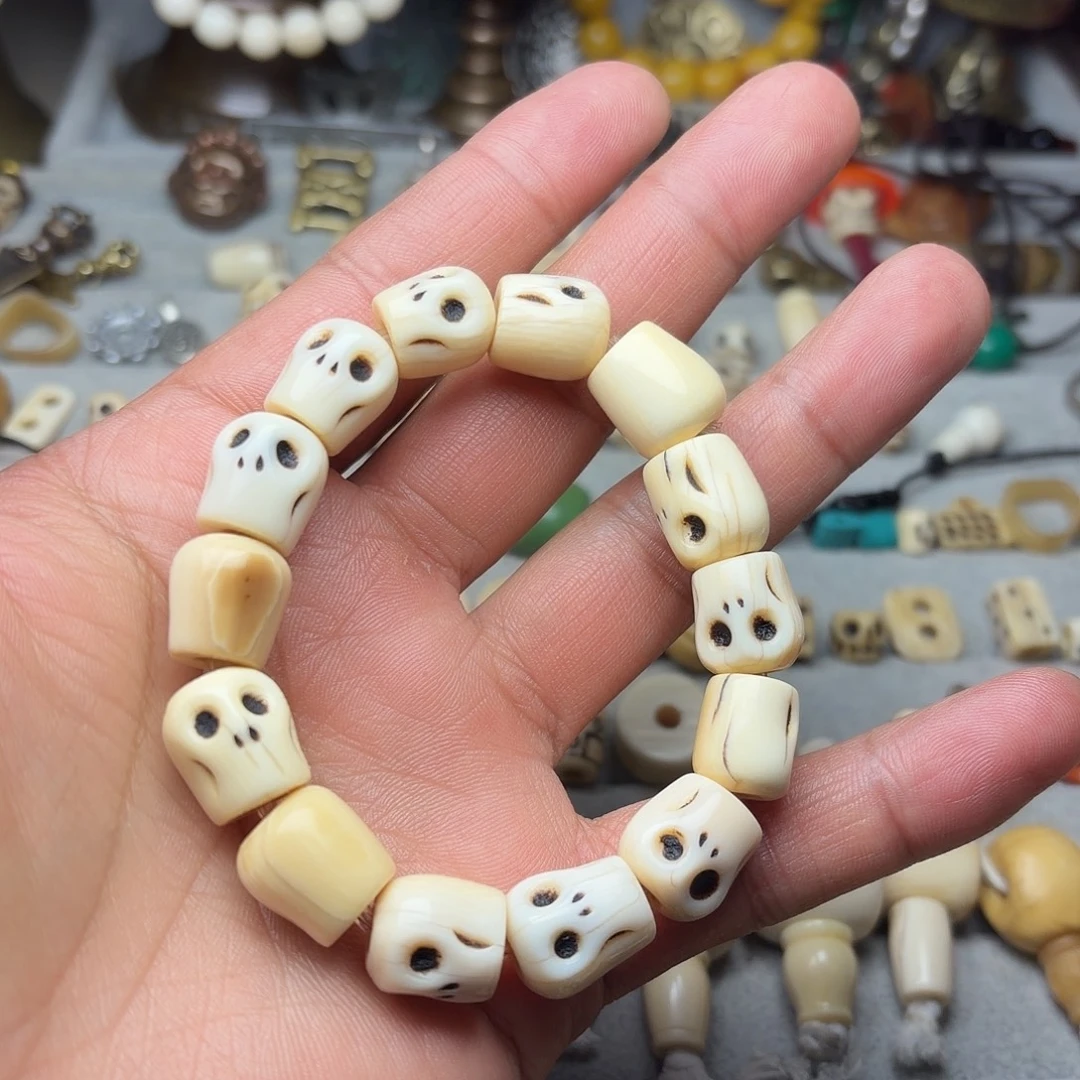 手串，恭喜发财、扎西德勒！