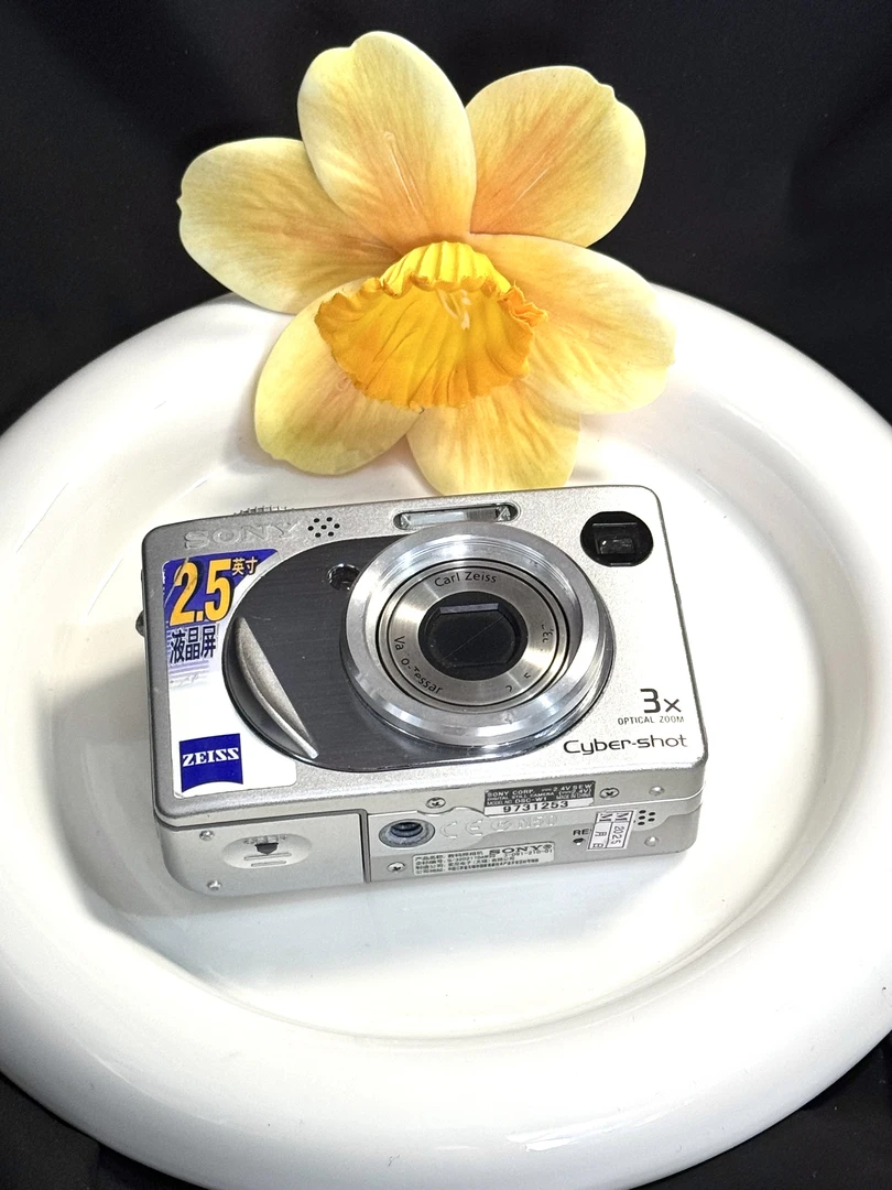 9新 Sony/索尼 w1 复古ccd数码相机 用五号电池 配长棒No退换