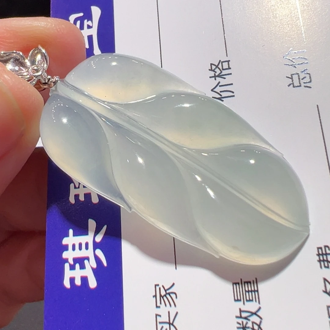 翡翠18K金镶嵌颈饰吊坠