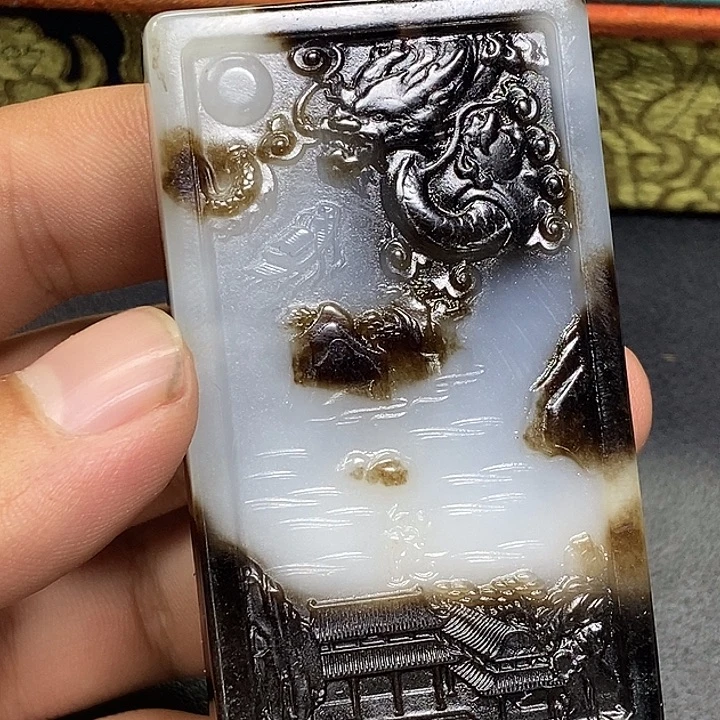 森***鱼和田玉未镶嵌颈饰CC