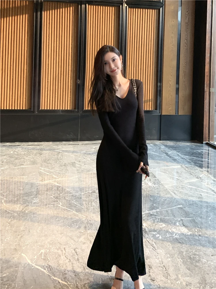 秋冬新款内搭针织连衣裙v领圆领长袖修身收腰显瘦百搭时尚法式