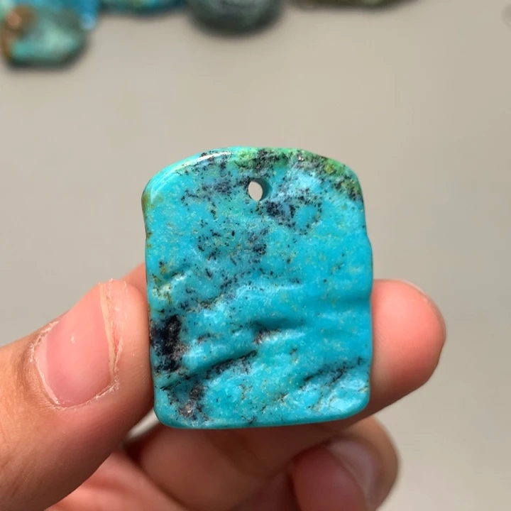 绿松石未镶嵌颈饰