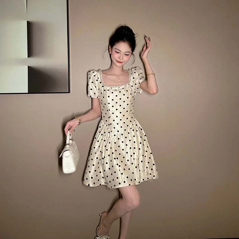 2025新款修腰波点气质方领高腰时尚名媛赫本风小个子连衣裙D2232